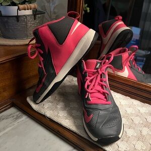 NIKE Classic Team Hustle D12 High Top Athletic Sneakers Pink Grey Girl's Sz 2.5Y